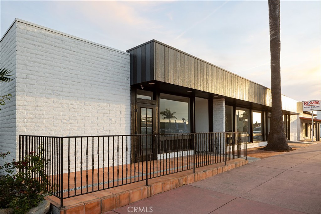 1640 N El Camino Real
