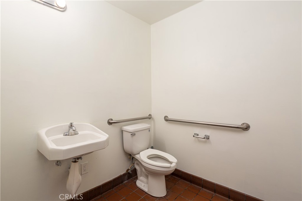 1640 N El Camino Real