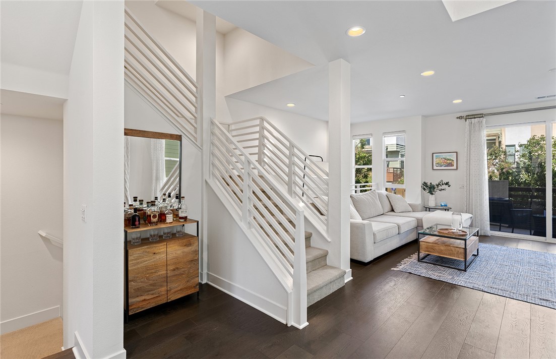 1675 Grand View