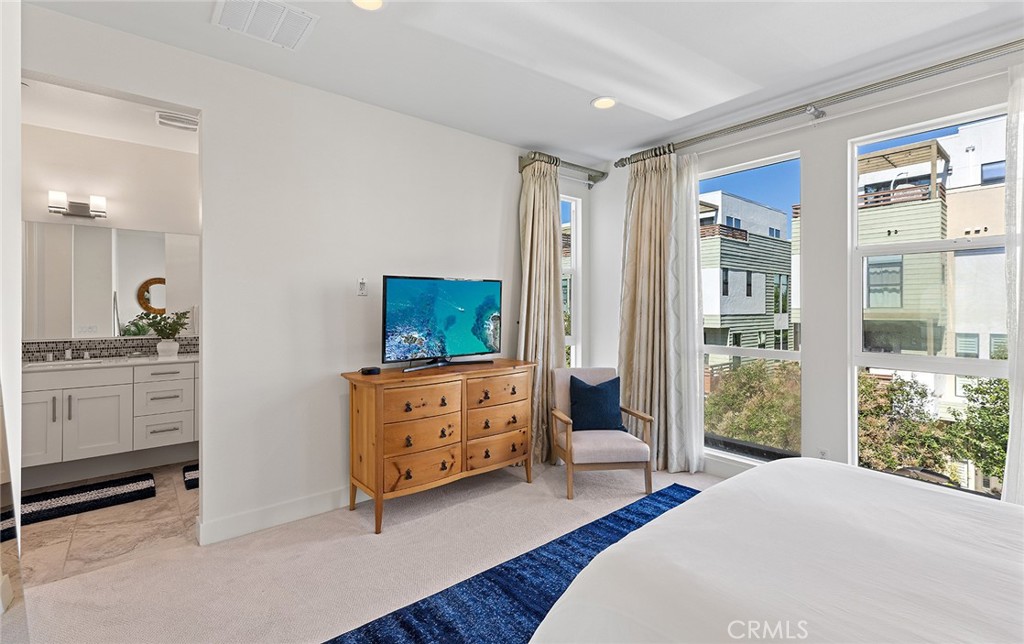 1675 Grand View