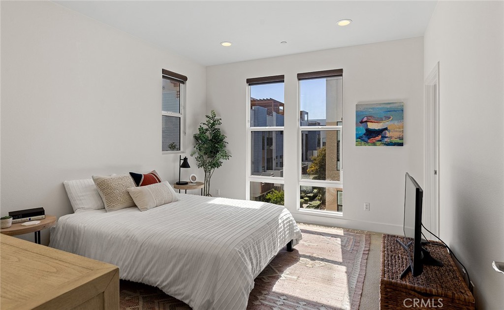 1675 Grand View
