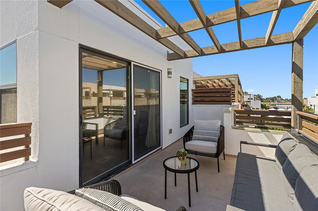 1675 Grand View