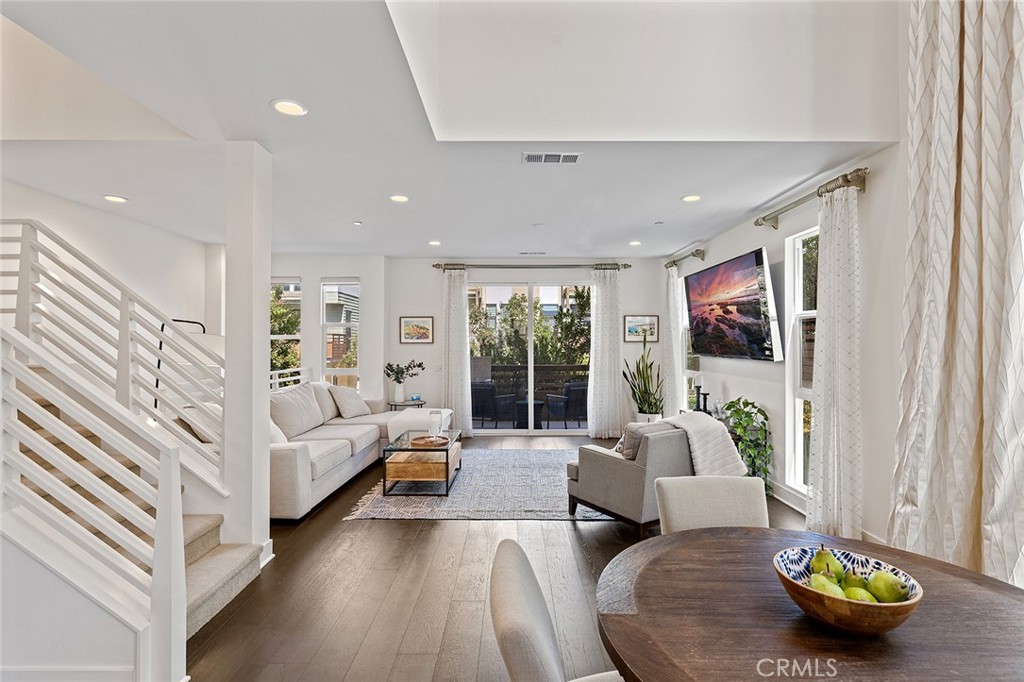1675 Grand View