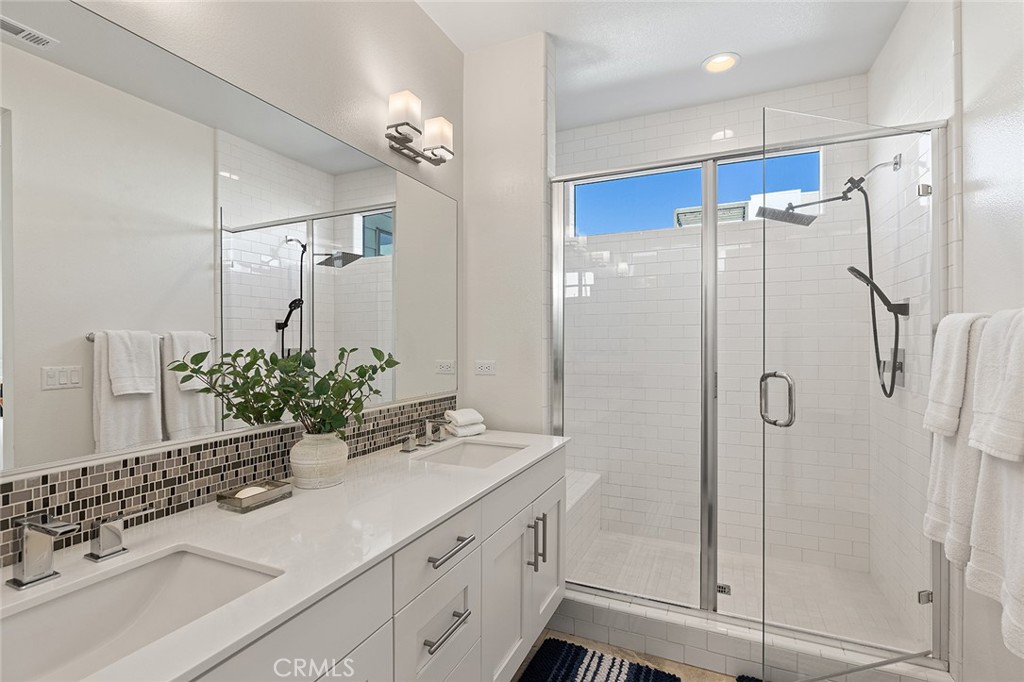 1675 Grand View