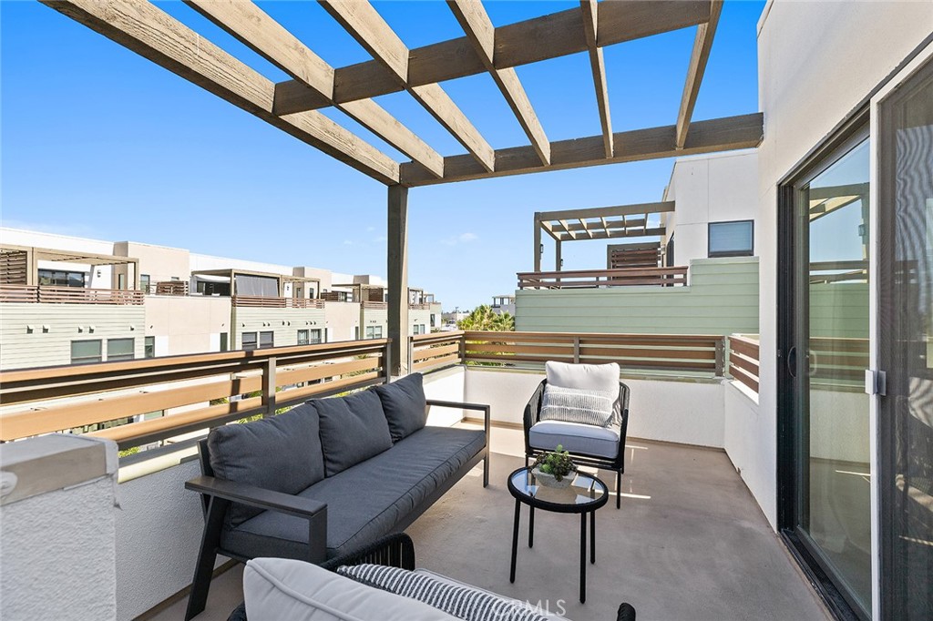1675 Grand View