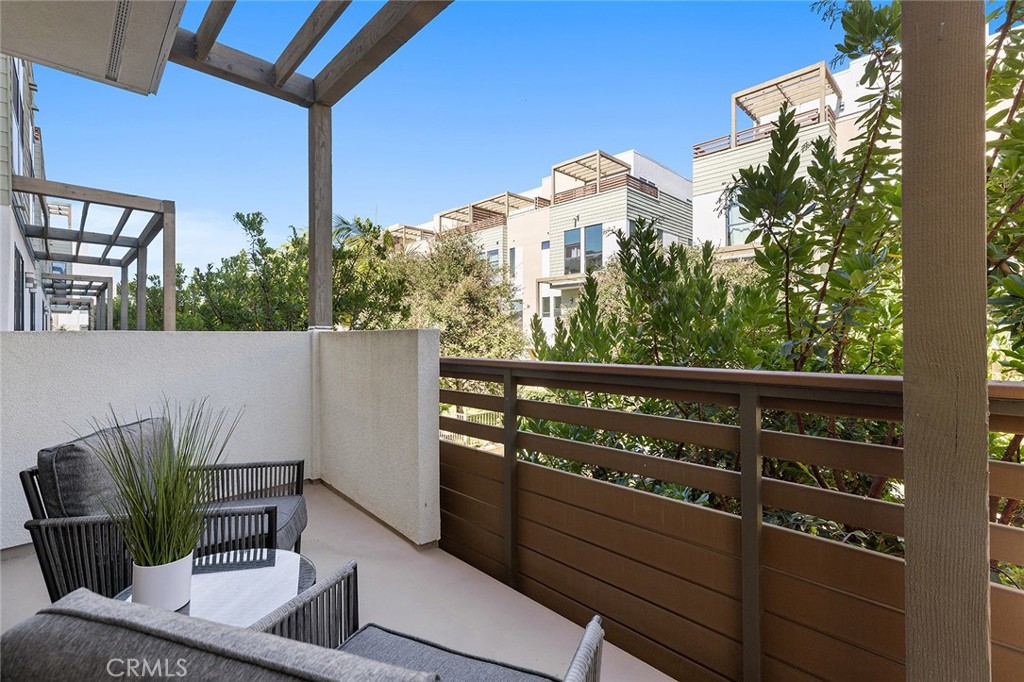 1675 Grand View