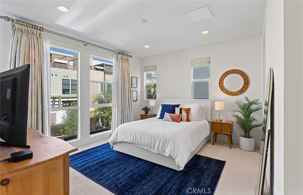 1675 Grand View