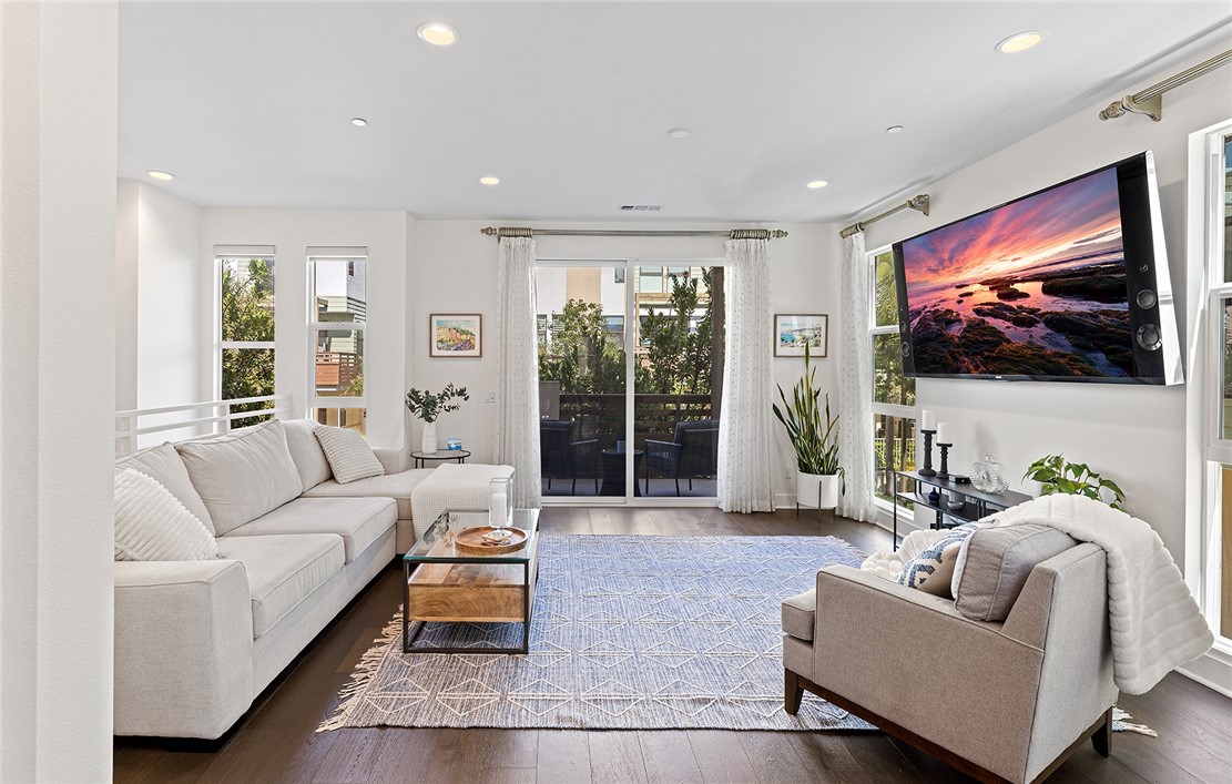 1675 Grand View