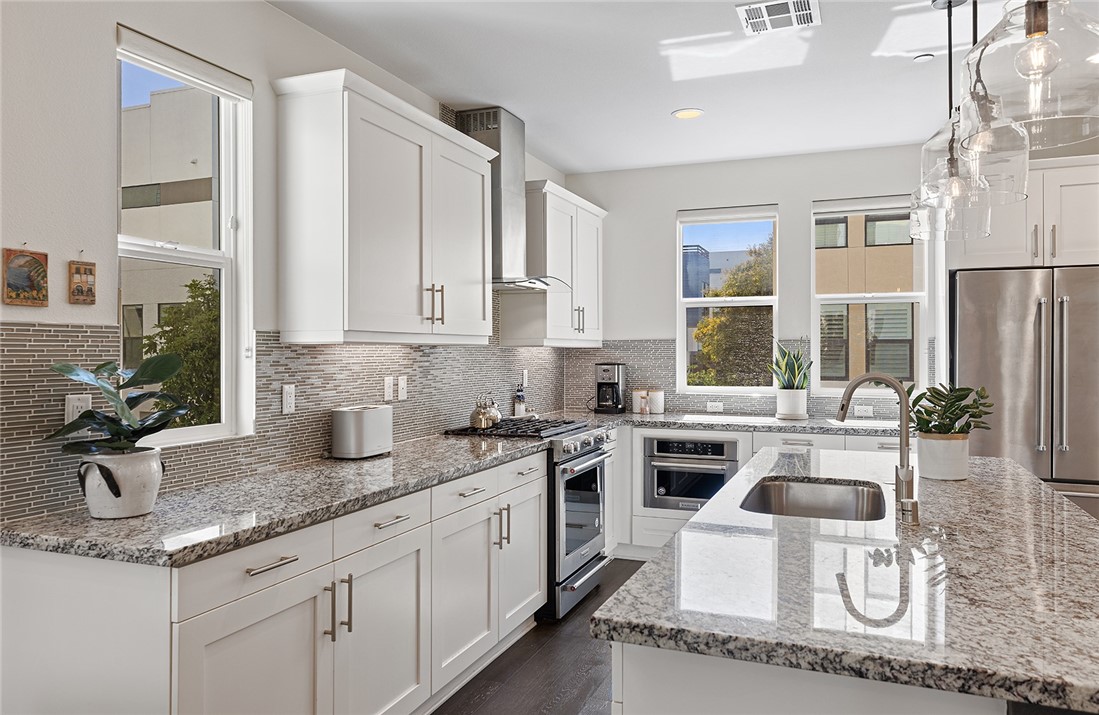 1675 Grand View