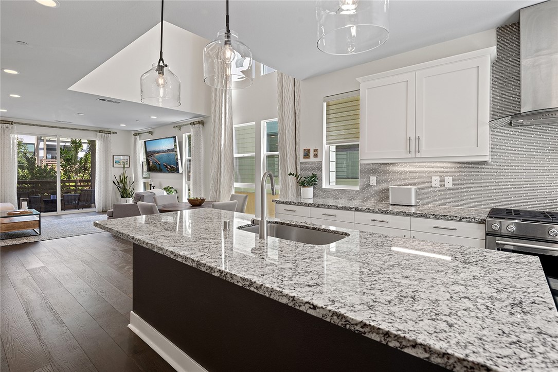 1675 Grand View