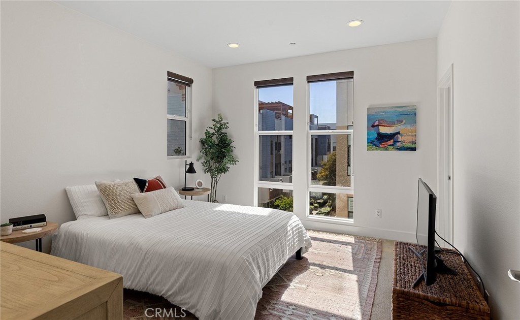 1675 Grand View