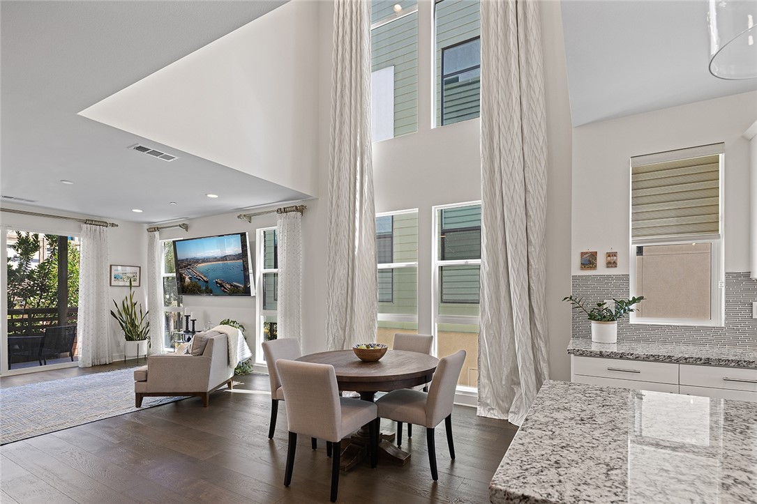 1675 Grand View