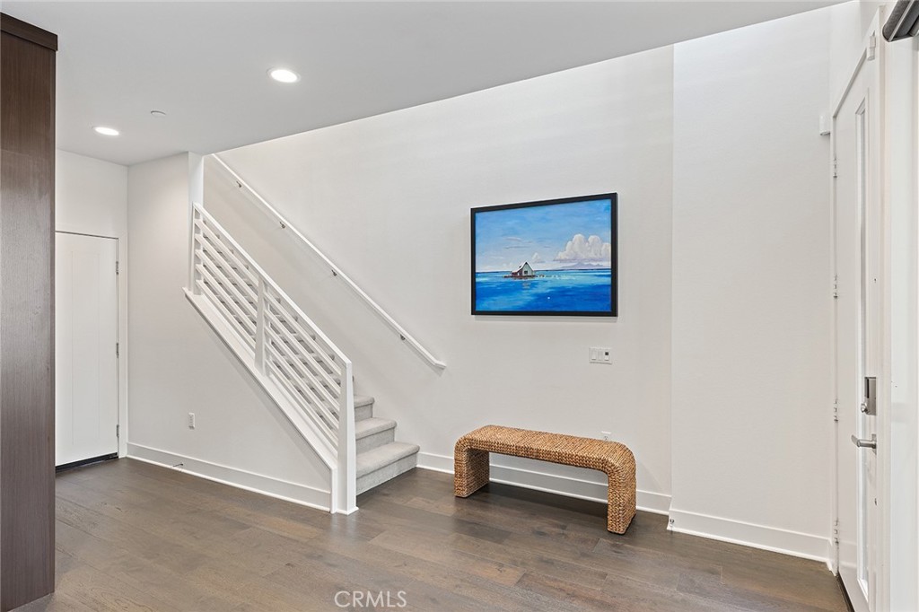 1675 Grand View