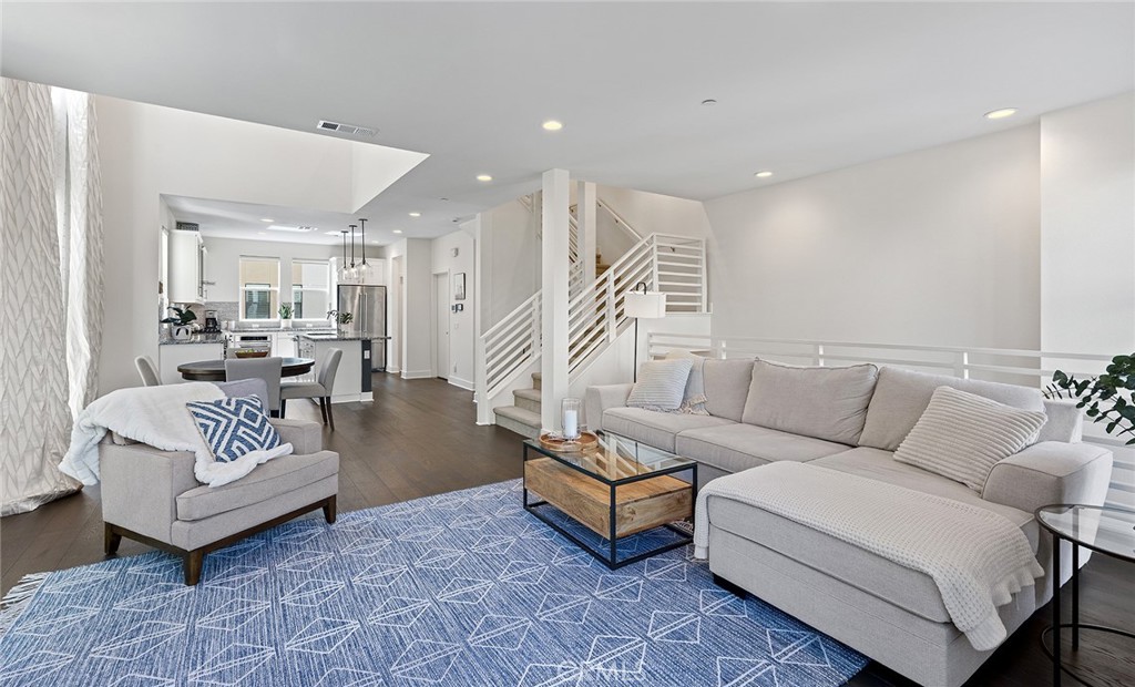 1675 Grand View