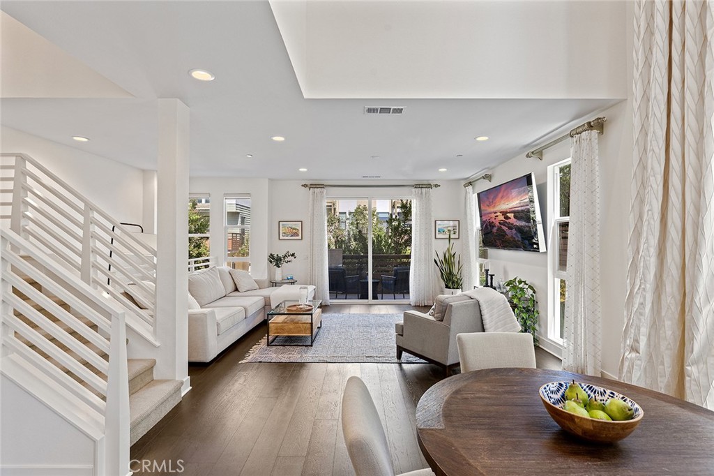 1675 Grand View