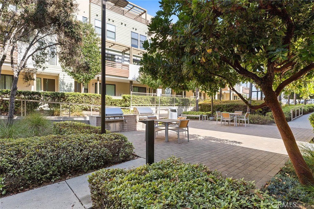 1675 Grand View
