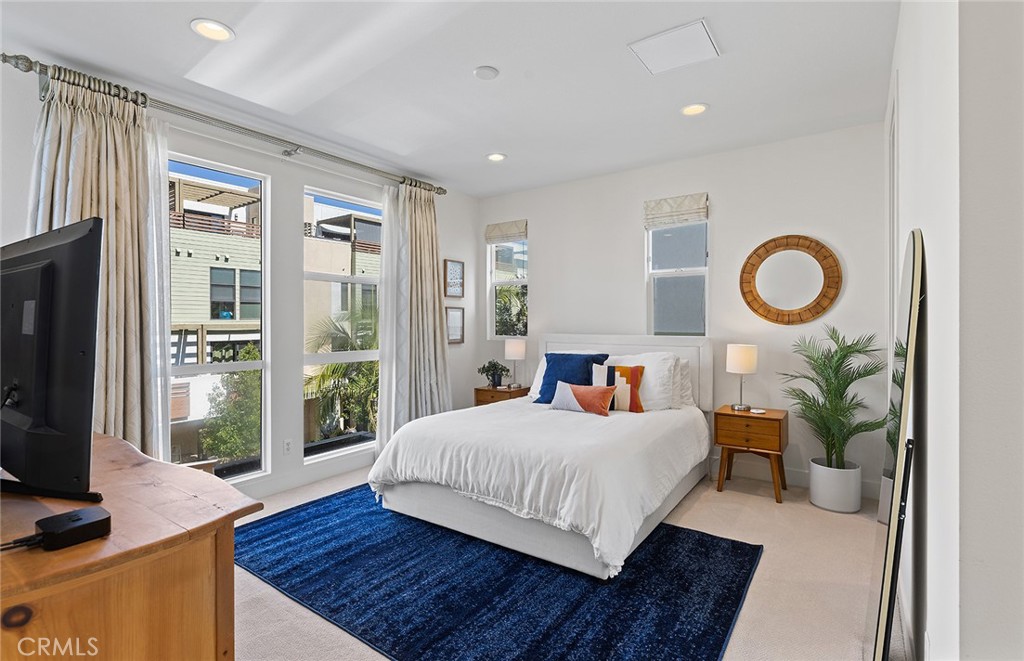 1675 Grand View