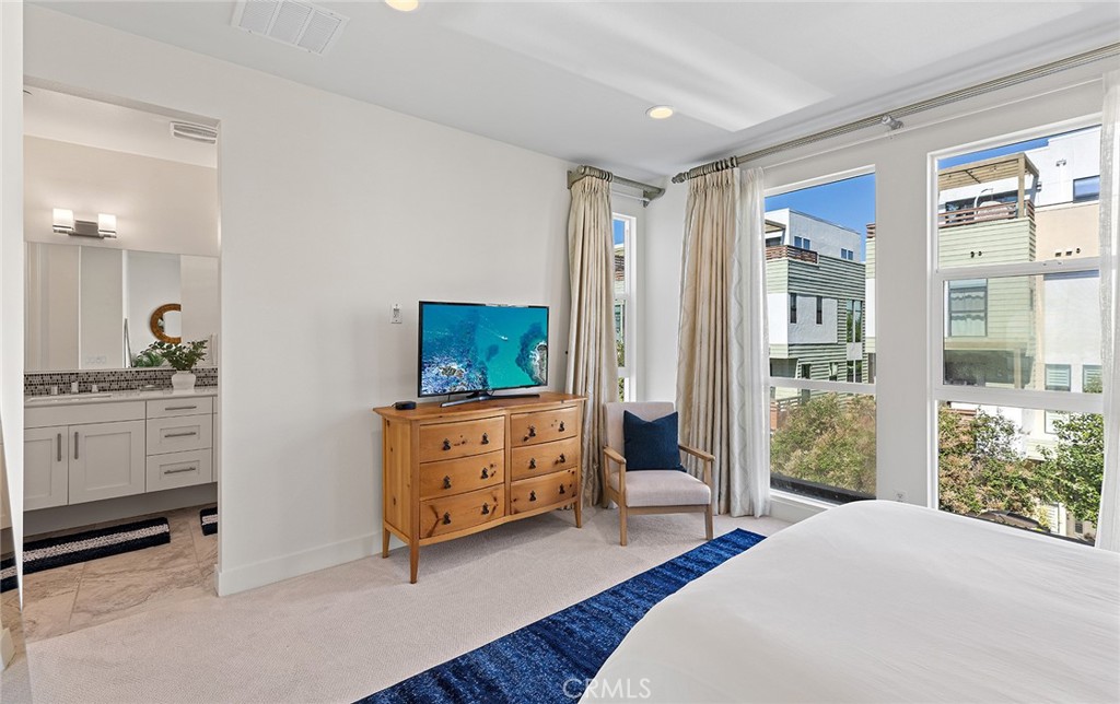 1675 Grand View