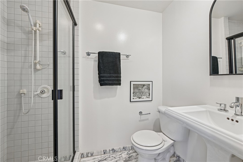 6 Voyage Street 204