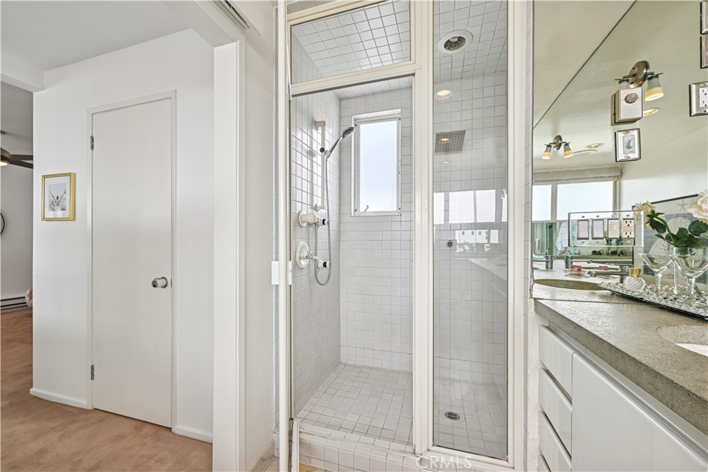 6 Voyage Street 204