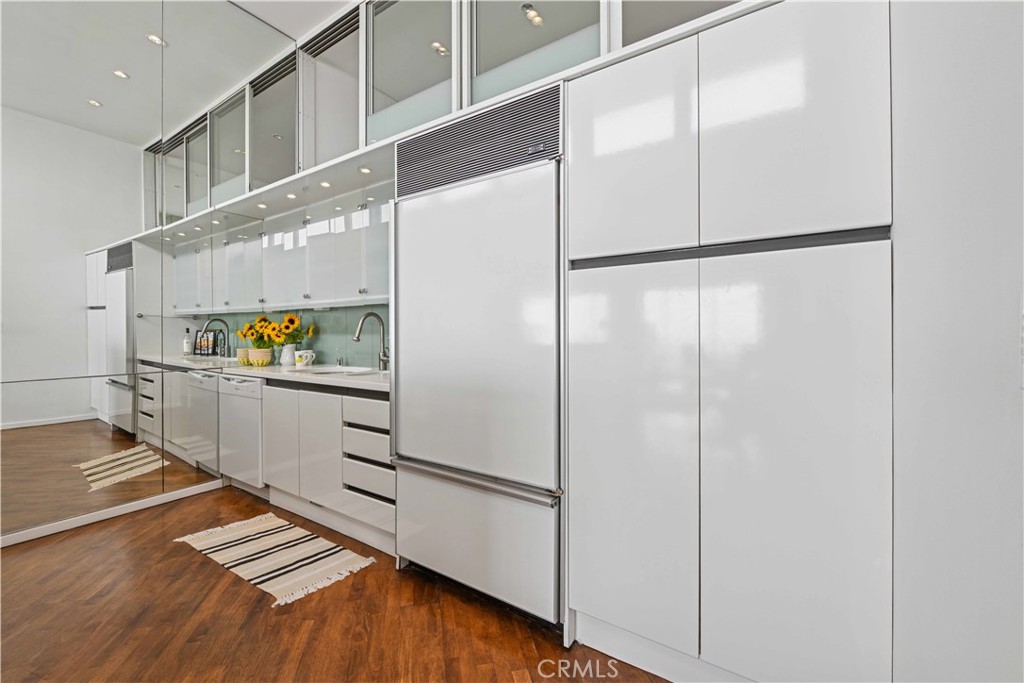 6 Voyage Street 204