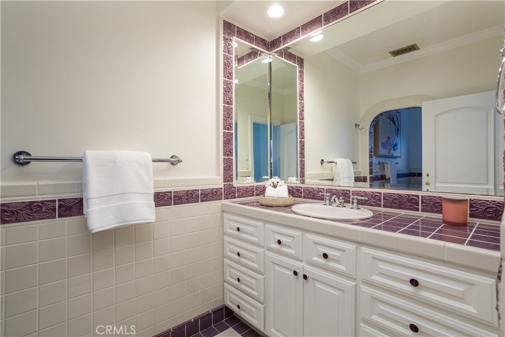 24352 Santa Clara Avenue