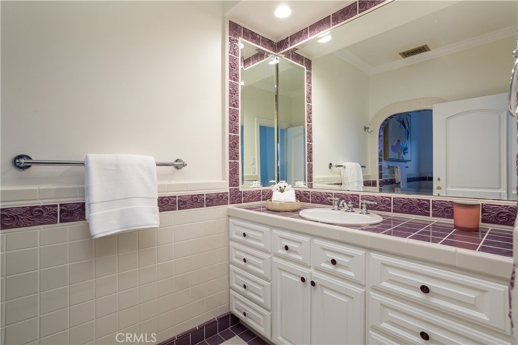 24352 Santa Clara Avenue