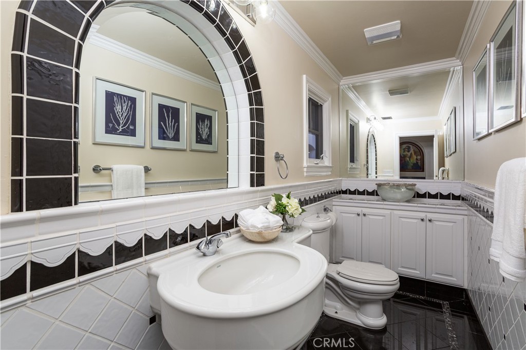 24352 Santa Clara Avenue