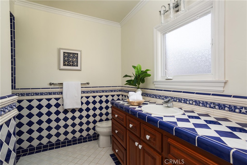 24352 Santa Clara Avenue