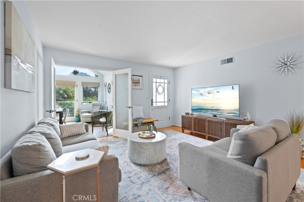 208 W Avenida De Los Lobos Marinos