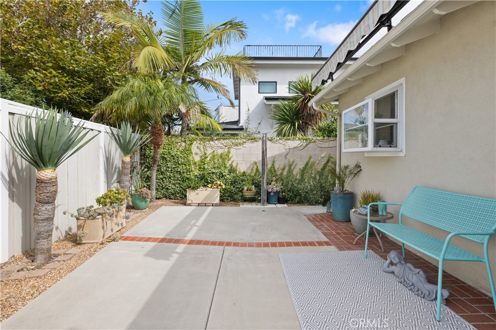 208 W Avenida De Los Lobos Marinos