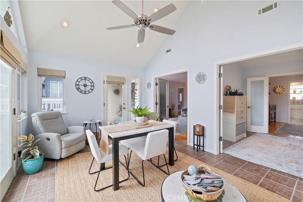 208 W Avenida De Los Lobos Marinos