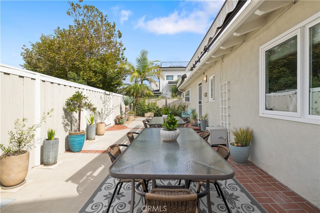 208 W Avenida De Los Lobos Marinos