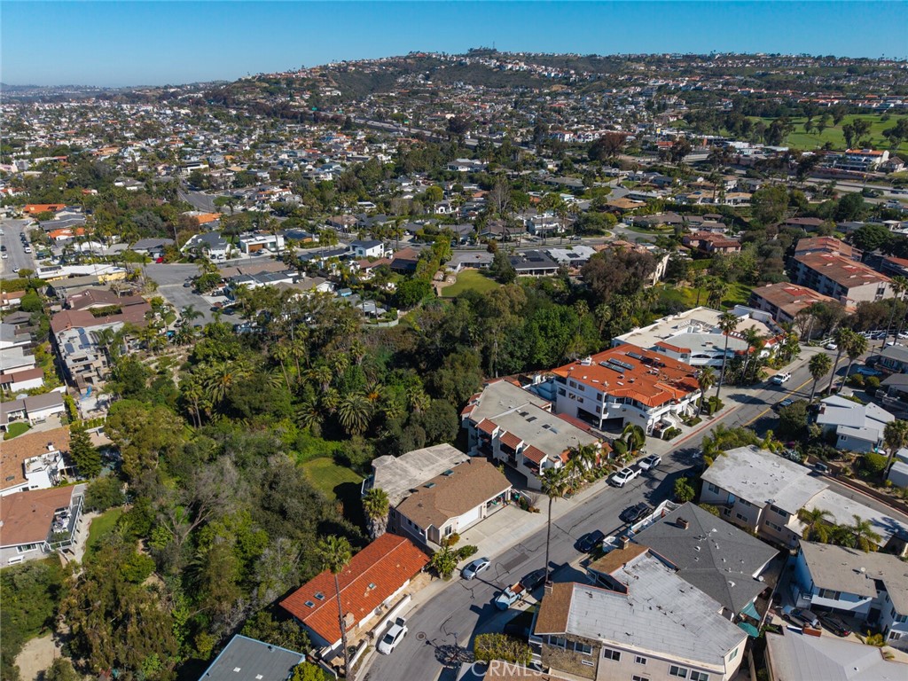 214 Avenida Montalvo 2