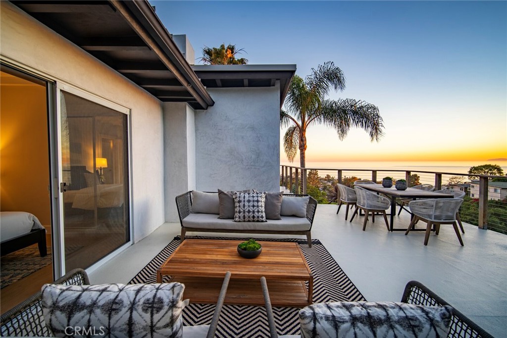 1099 Skyline Dr