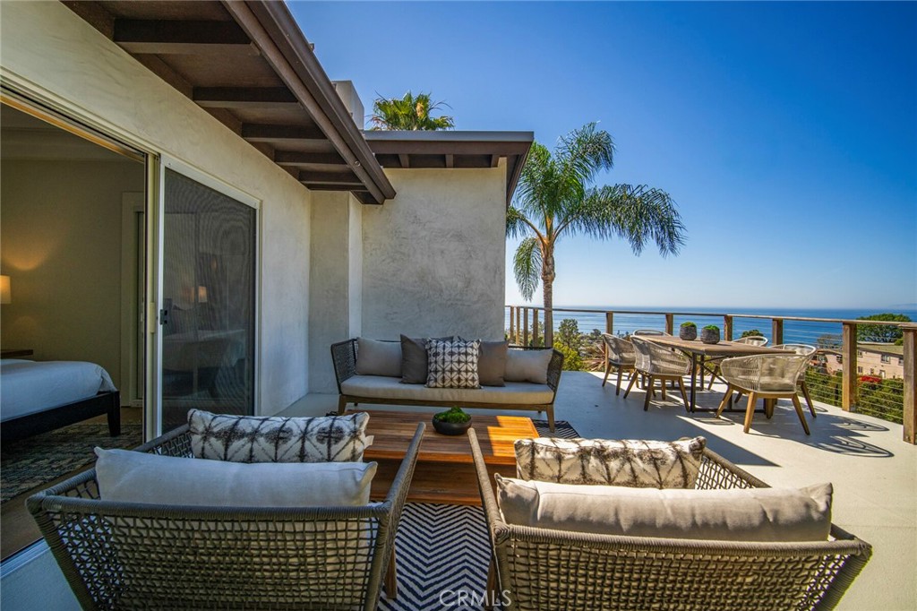 1099 Skyline Dr