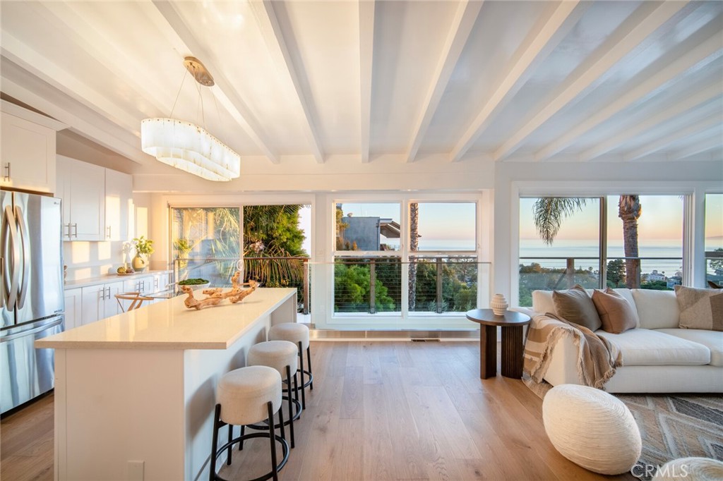 1099 Skyline Dr