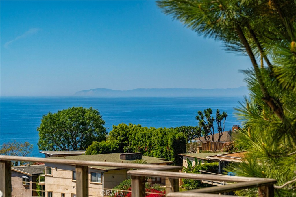 1099 Skyline Dr