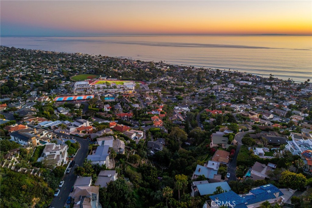 1099 Skyline Dr