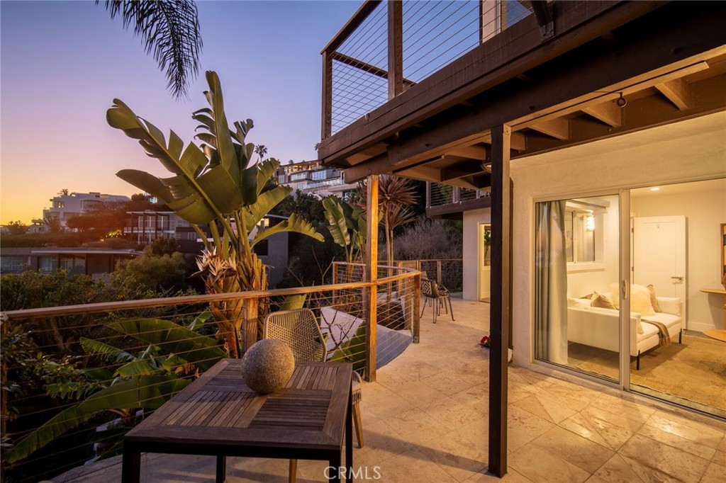 1099 Skyline Dr