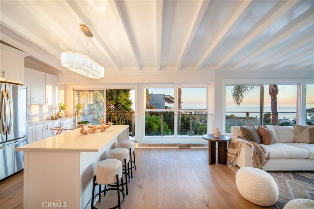 1099 Skyline Dr