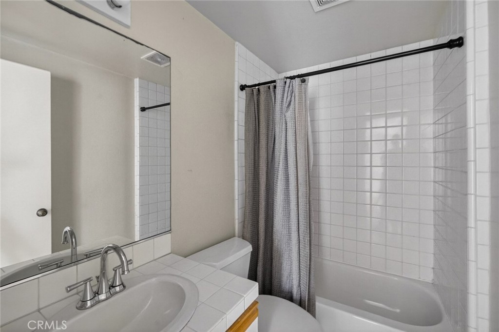 237 Avenida Montalvo B