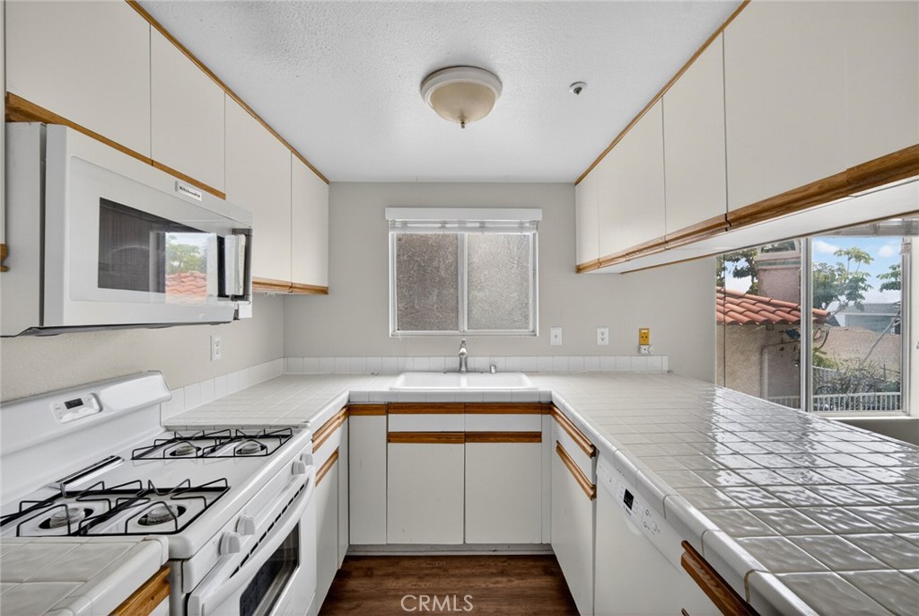 237 Avenida Montalvo B