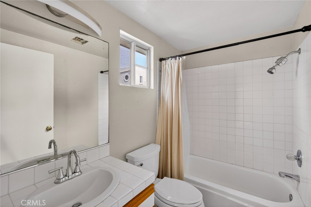 237 Avenida Montalvo B