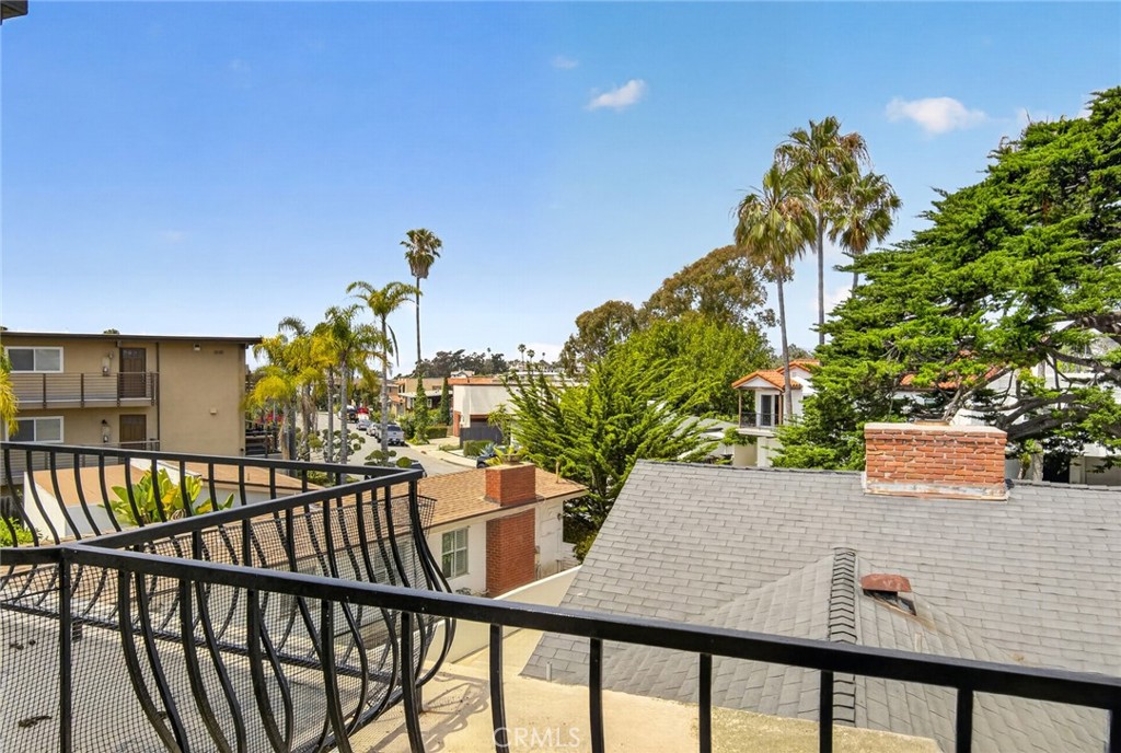 237 Avenida Montalvo B