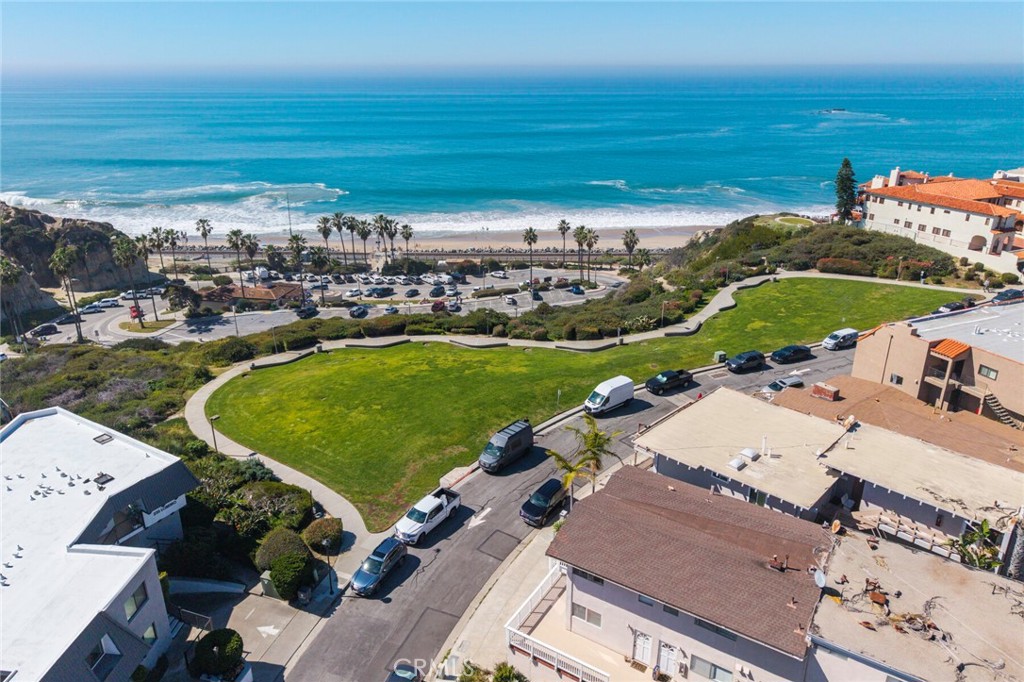 237 Avenida Montalvo B