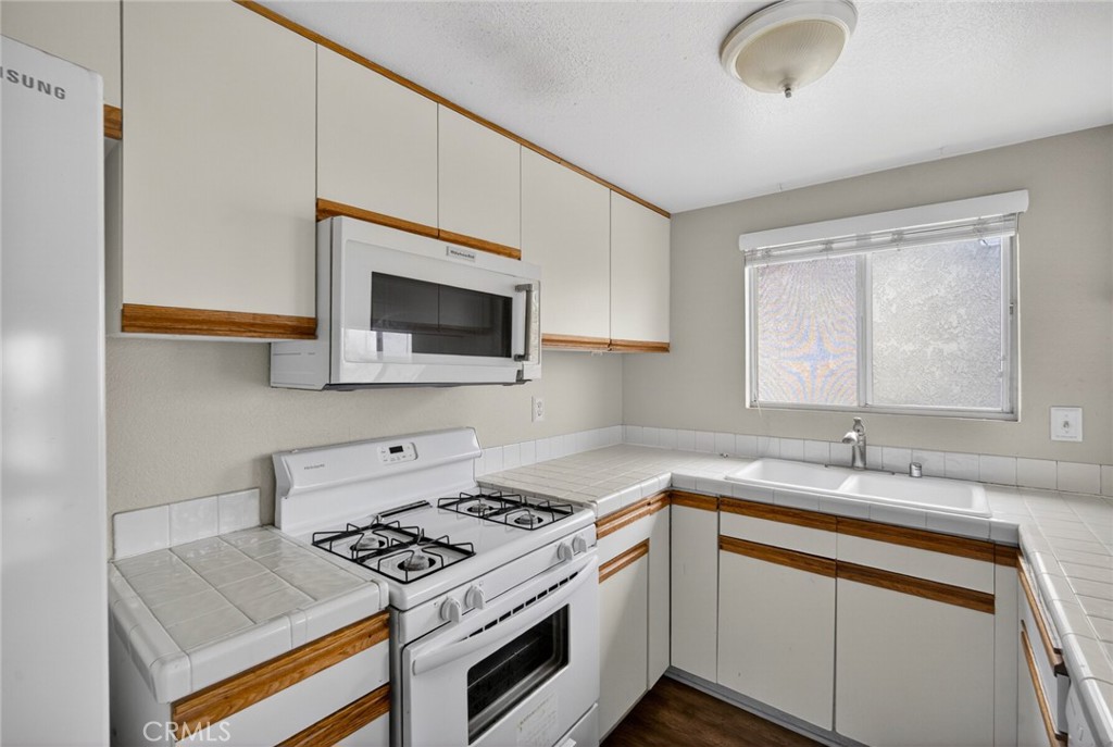 237 Avenida Montalvo B