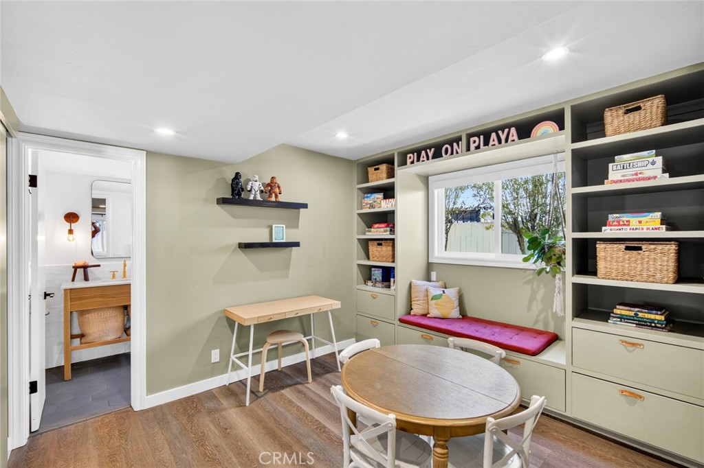 956 Tia Juana