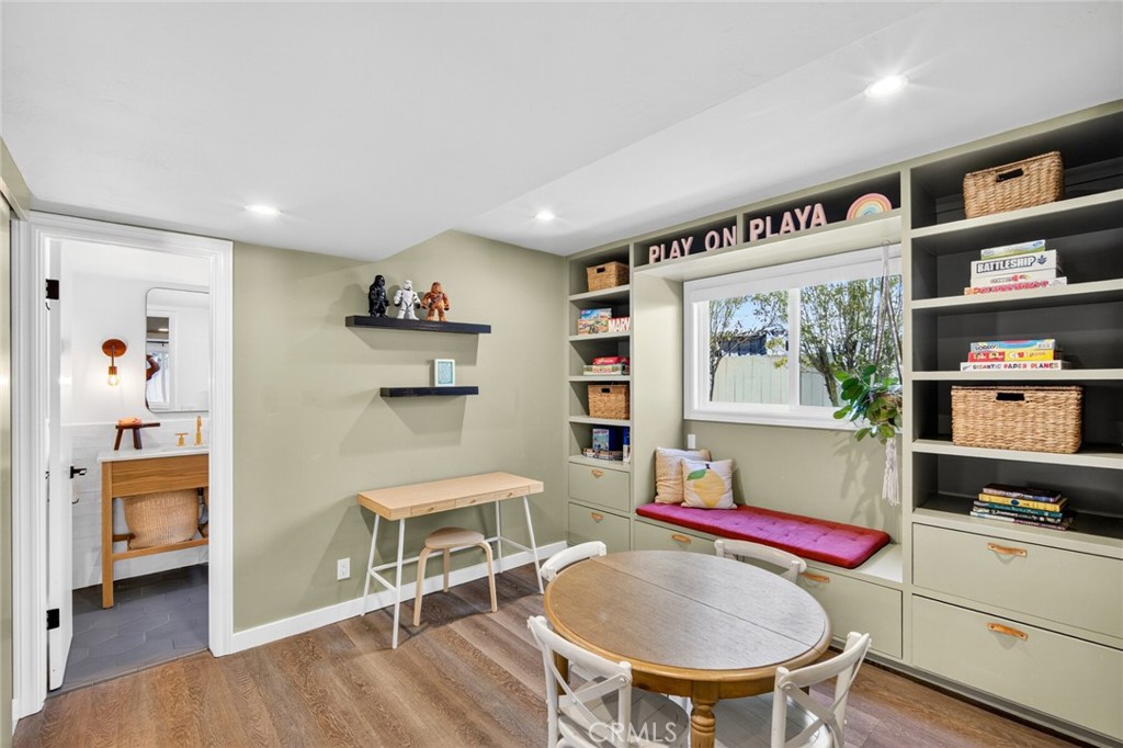956 Tia Juana