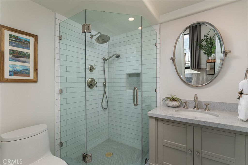 423 Avenida Granada 2